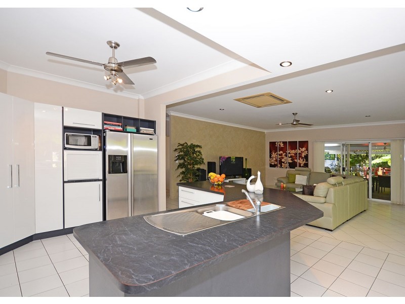 10 Palm Way, Dundowran Beach QLD 4655
