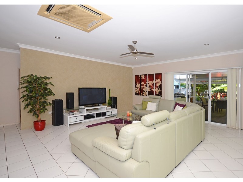 10 Palm Way, Dundowran Beach QLD 4655