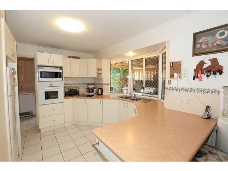 54 Moolyyir Street, Urangan QLD 4655