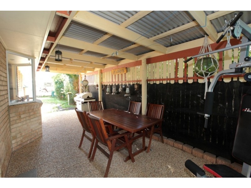 54 Moolyyir Street, Urangan QLD 4655