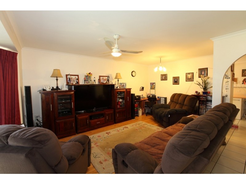 54 Moolyyir Street, Urangan QLD 4655