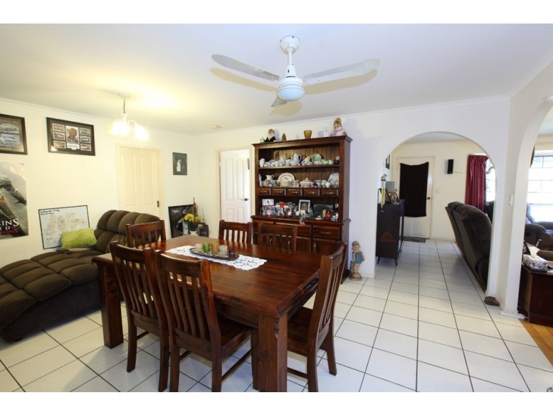 54 Moolyyir Street, Urangan QLD 4655