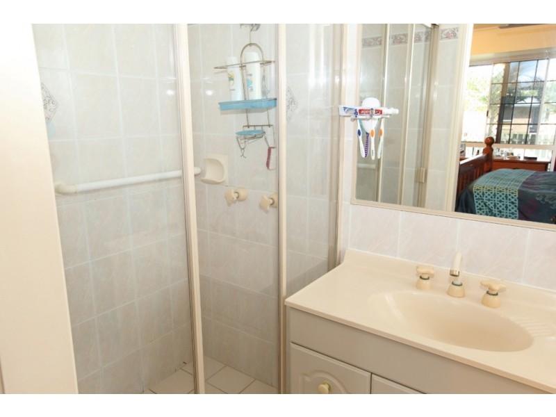 54 Moolyyir Street, Urangan QLD 4655