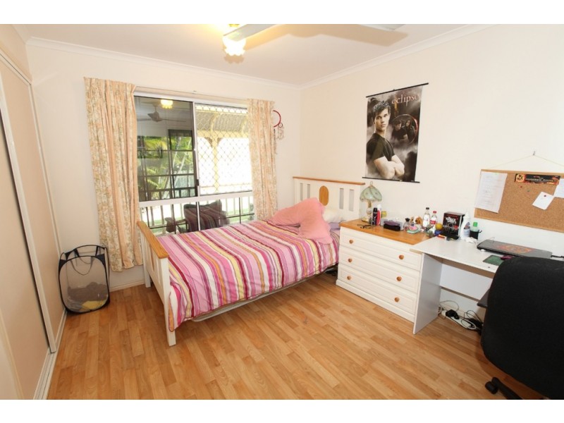 54 Moolyyir Street, Urangan QLD 4655