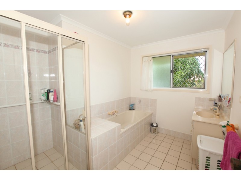 54 Moolyyir Street, Urangan QLD 4655