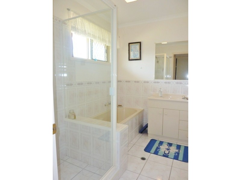 27 Kookaburra Dr, Eli Waters QLD 4655