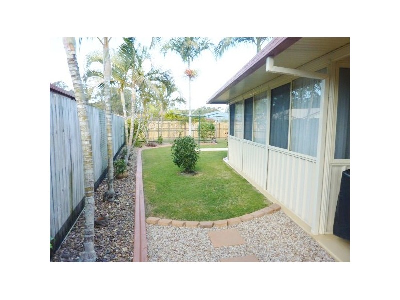 27 Kookaburra Dr, Eli Waters QLD 4655