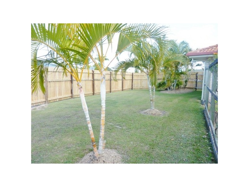 27 Kookaburra Dr, Eli Waters QLD 4655