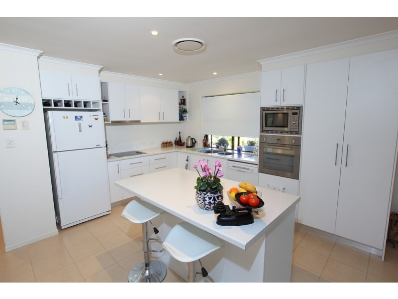 1 Maureen Court, Point Vernon QLD 4655