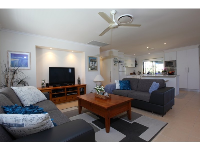 1 Maureen Court, Point Vernon QLD 4655