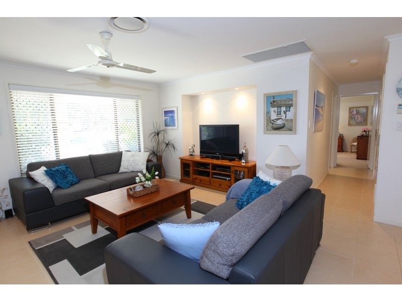 1 Maureen Court, Point Vernon QLD 4655