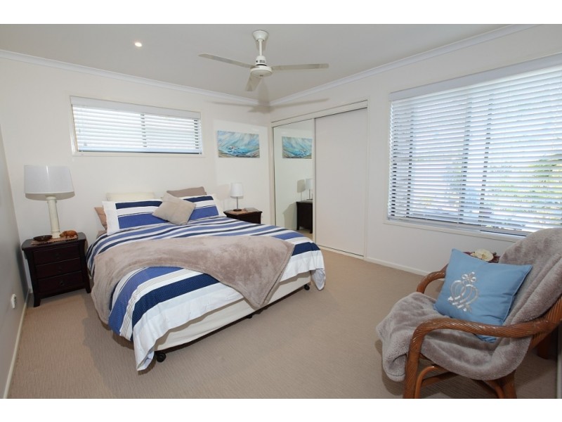 1 Maureen Court, Point Vernon QLD 4655