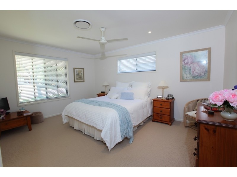 1 Maureen Court, Point Vernon QLD 4655