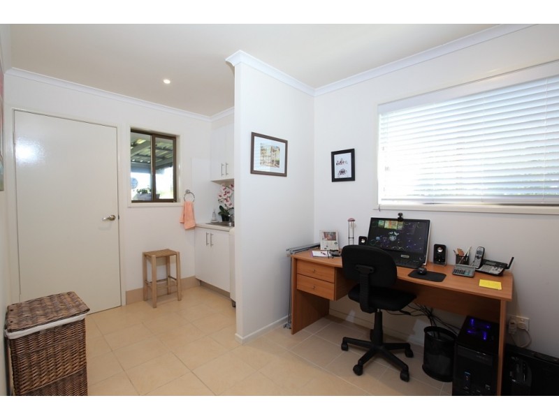 1 Maureen Court, Point Vernon QLD 4655