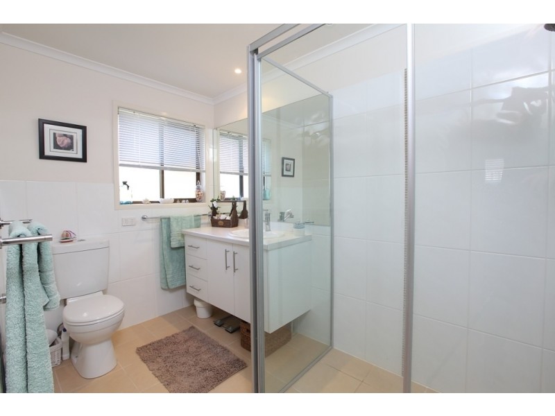 1 Maureen Court, Point Vernon QLD 4655