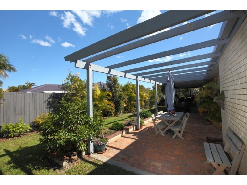 1 Maureen Court, Point Vernon QLD 4655