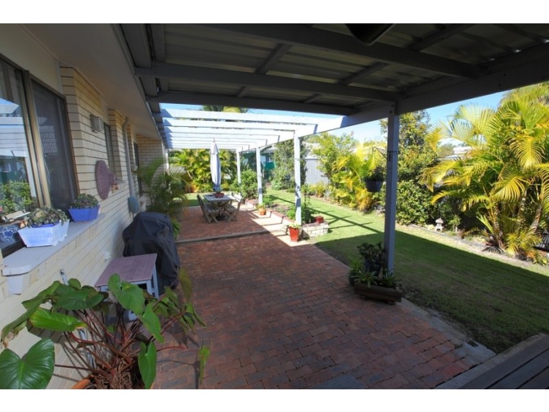 1 Maureen Court, Point Vernon QLD 4655