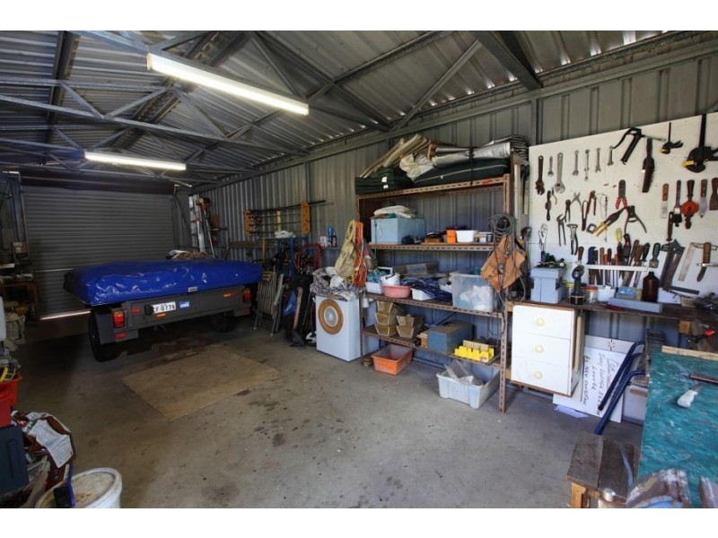 1 Maureen Court, Point Vernon QLD 4655