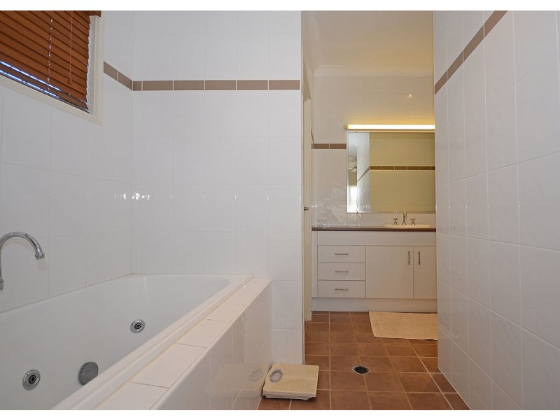 25 Rosedale Drive, Wondunna QLD 4655
