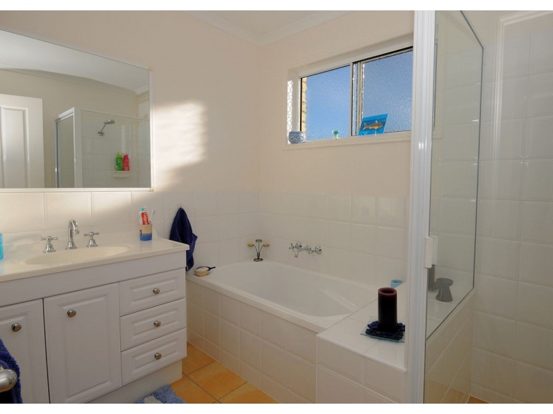 22 Wodalla Mews, Point Vernon QLD 4655