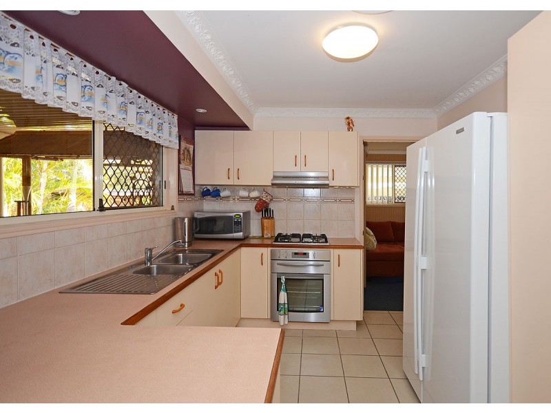 12 Cathy Place, Torquay QLD 4655