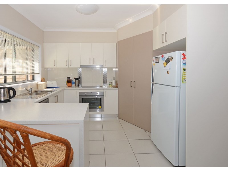 41 William Street, Urangan QLD 4655