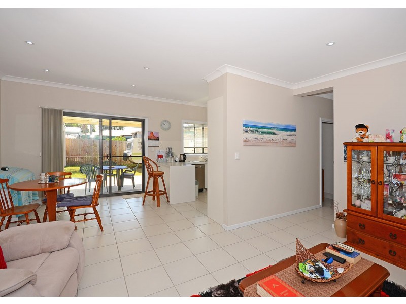 41 William Street, Urangan QLD 4655