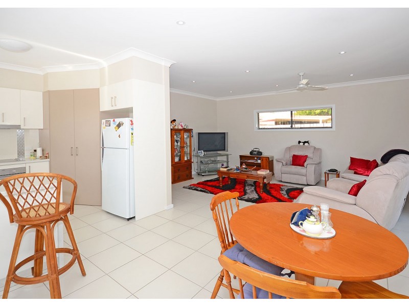 41 William Street, Urangan QLD 4655