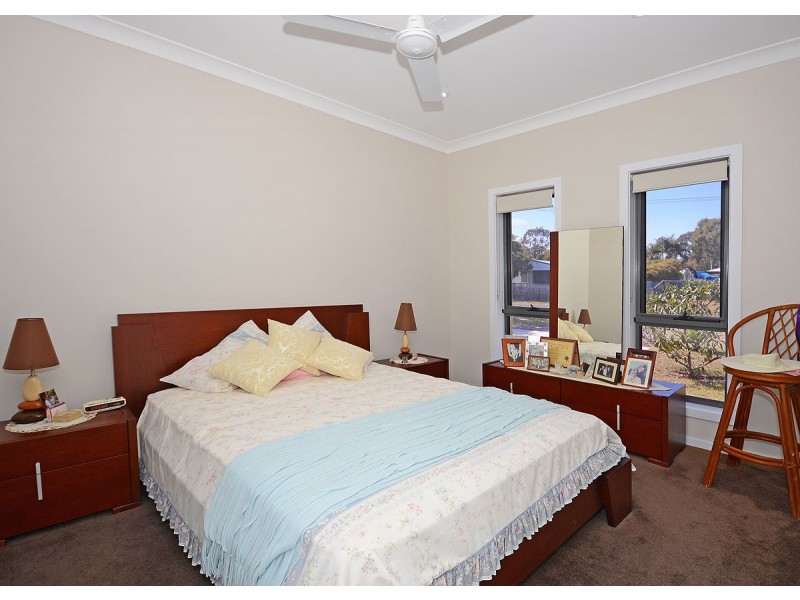 41 William Street, Urangan QLD 4655