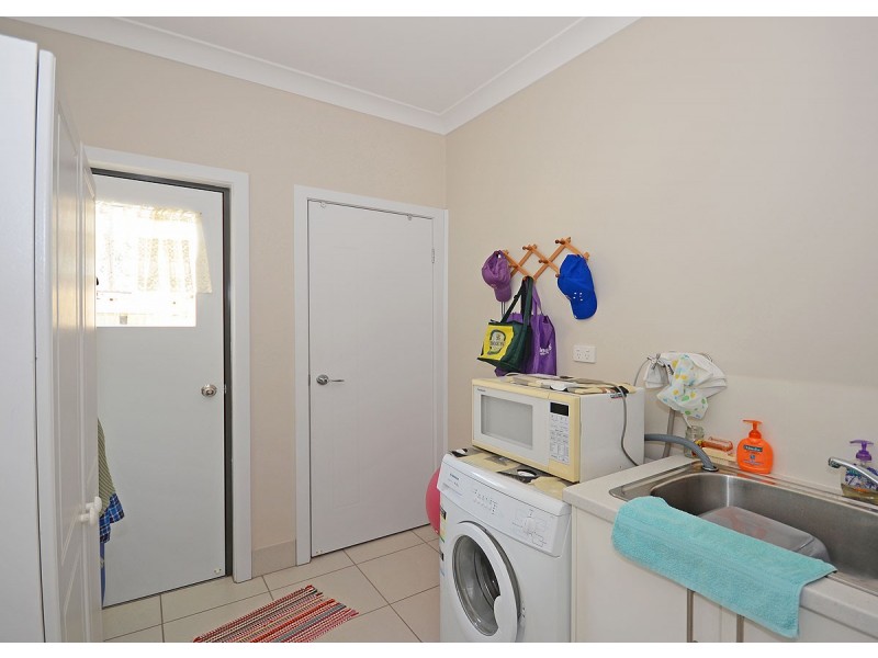 41 William Street, Urangan QLD 4655