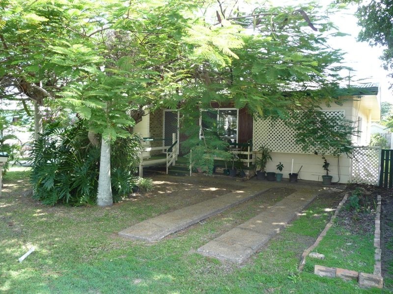 13 Arthur Street, Urangan QLD 4655