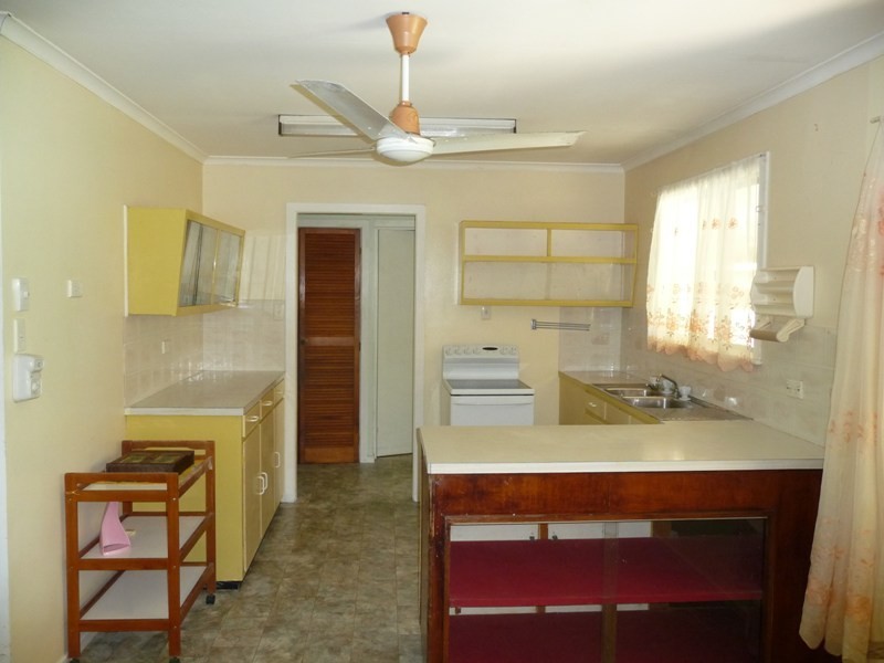 13 Arthur Street, Urangan QLD 4655