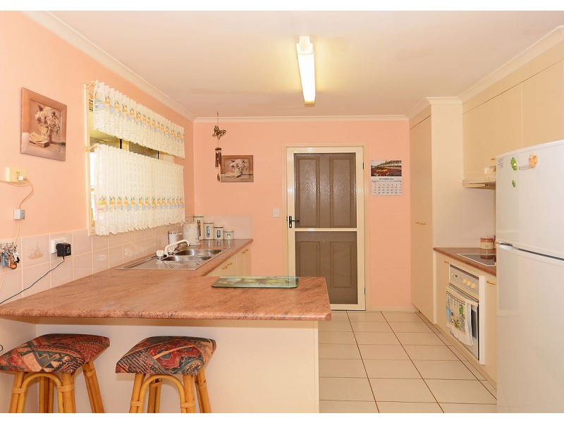 48 Moolyyir Street, Urangan QLD 4655