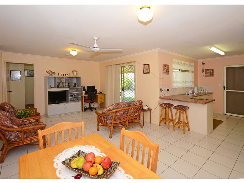 48 Moolyyir Street, Urangan QLD 4655