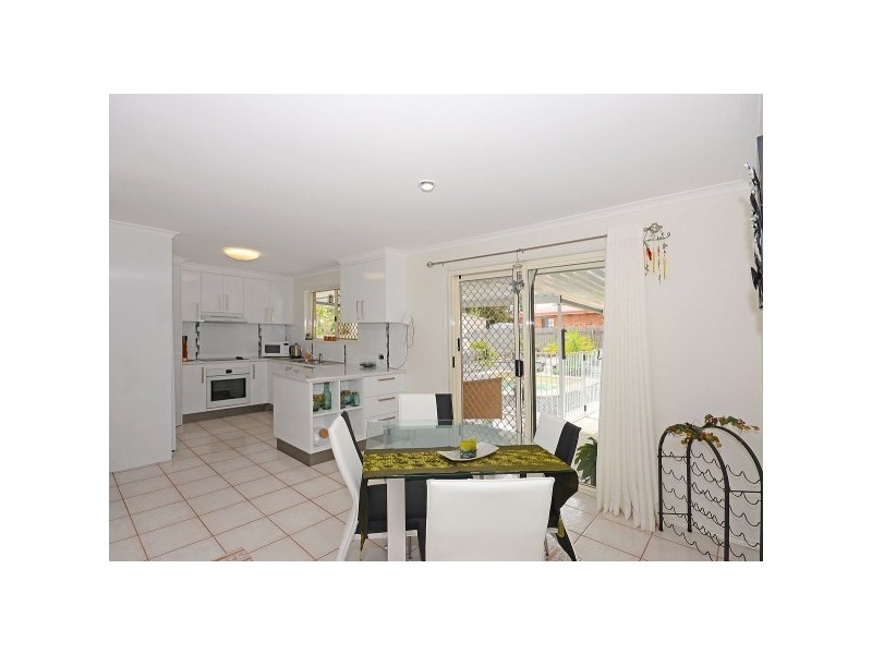 158 Hammond st, Urangan QLD 4655