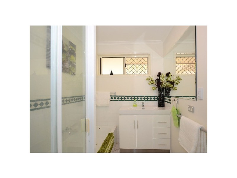 158 Hammond st, Urangan QLD 4655