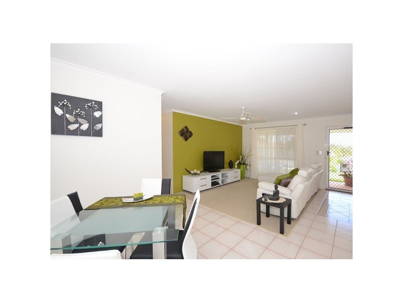 158 Hammond st, Urangan QLD 4655