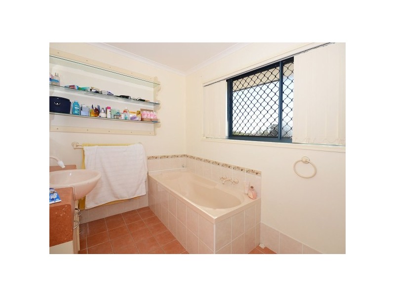 68-34 Elizabeth St, Urangan QLD 4655