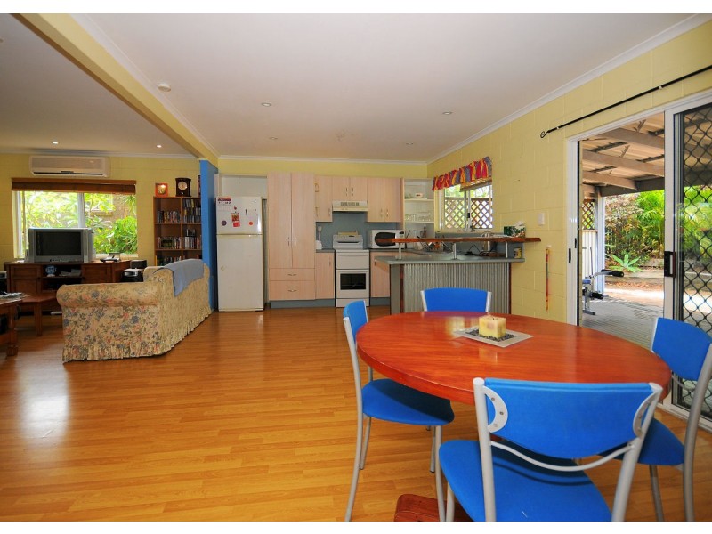 745 Boat Harbour Drive, Urangan QLD 4655