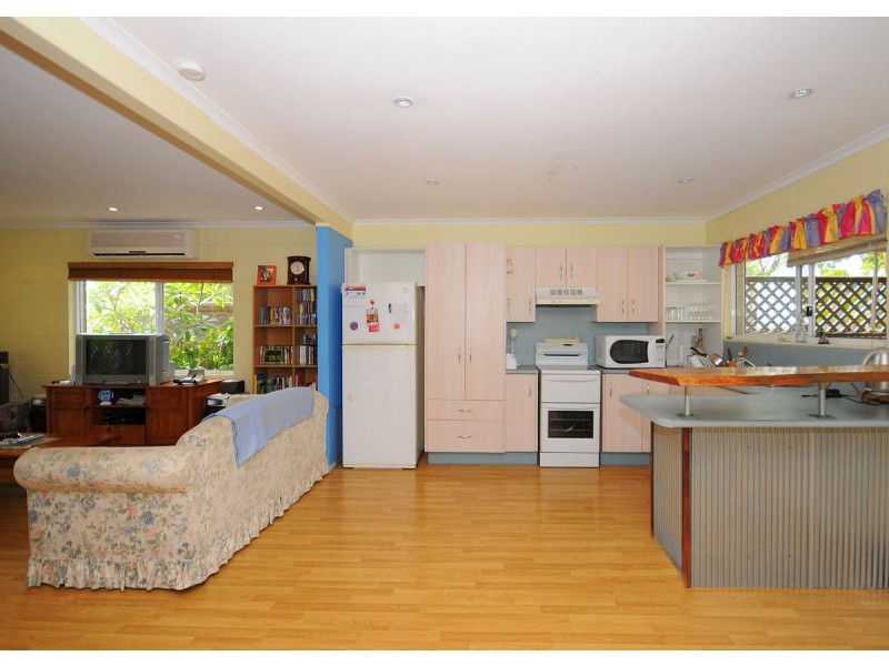 745 Boat Harbour Drive, Urangan QLD 4655