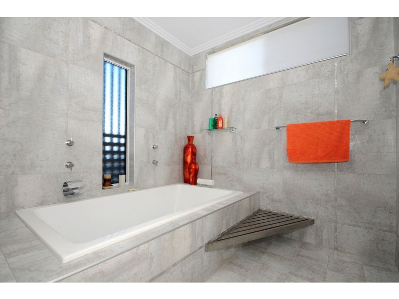 21 Lady Penrhyn Drive, Eli Waters QLD 4655