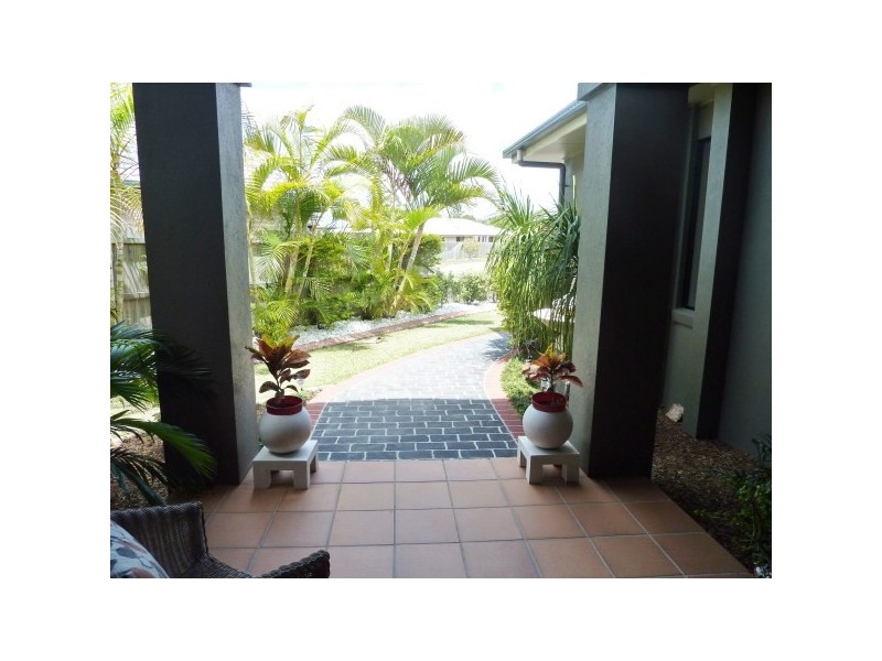 9 Montrose Cl, Point Vernon QLD 4655