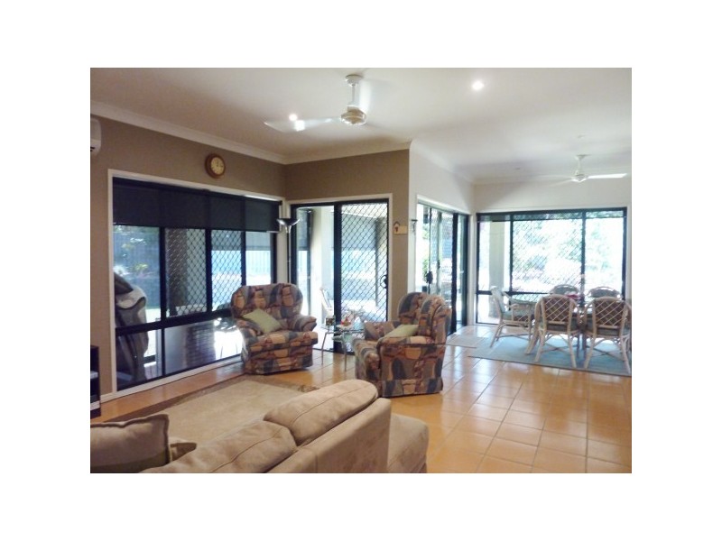 9 Montrose Cl, Point Vernon QLD 4655