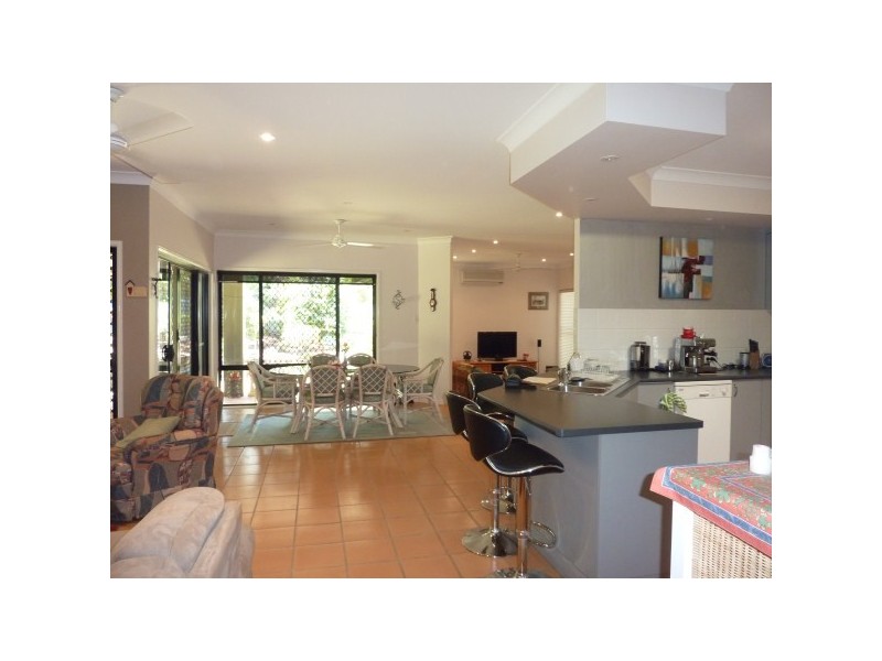 9 Montrose Cl, Point Vernon QLD 4655