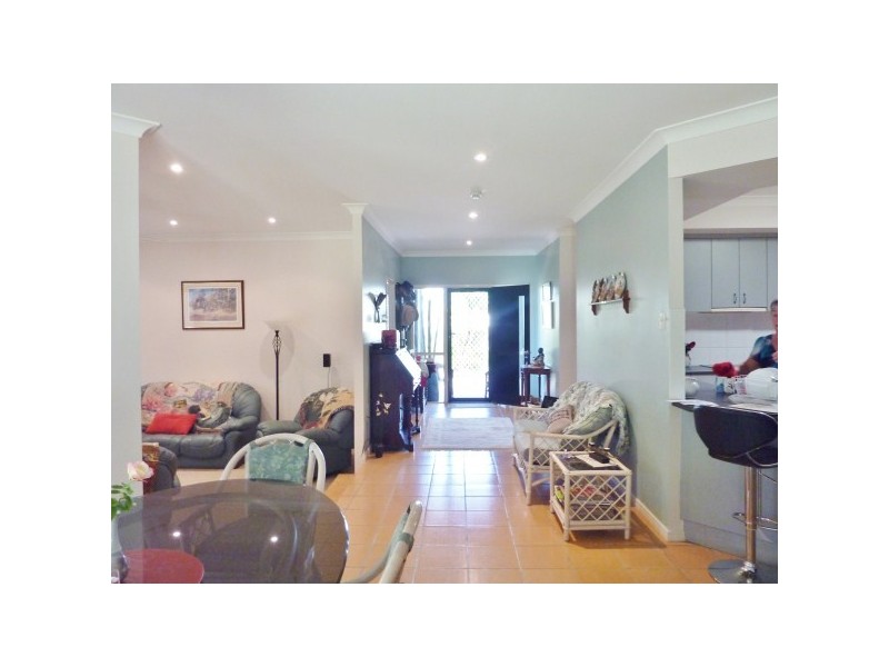 9 Montrose Cl, Point Vernon QLD 4655