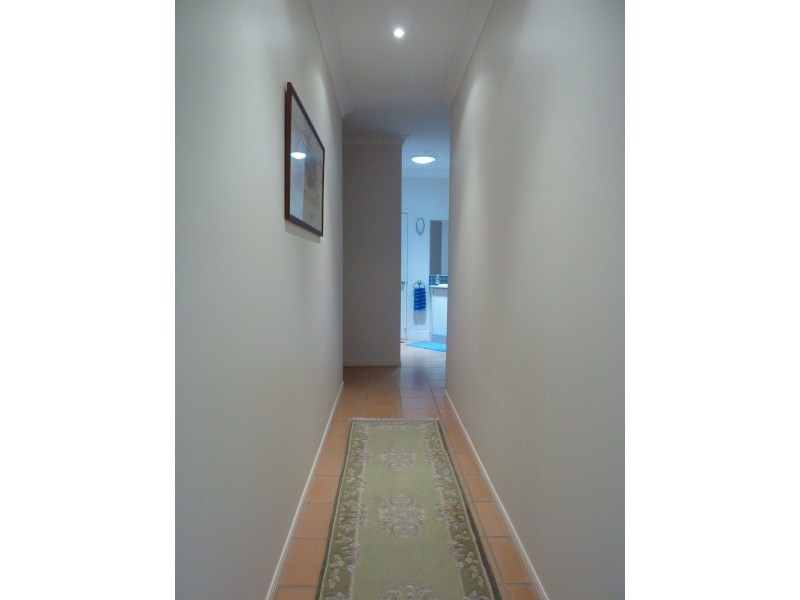 9 Montrose Cl, Point Vernon QLD 4655