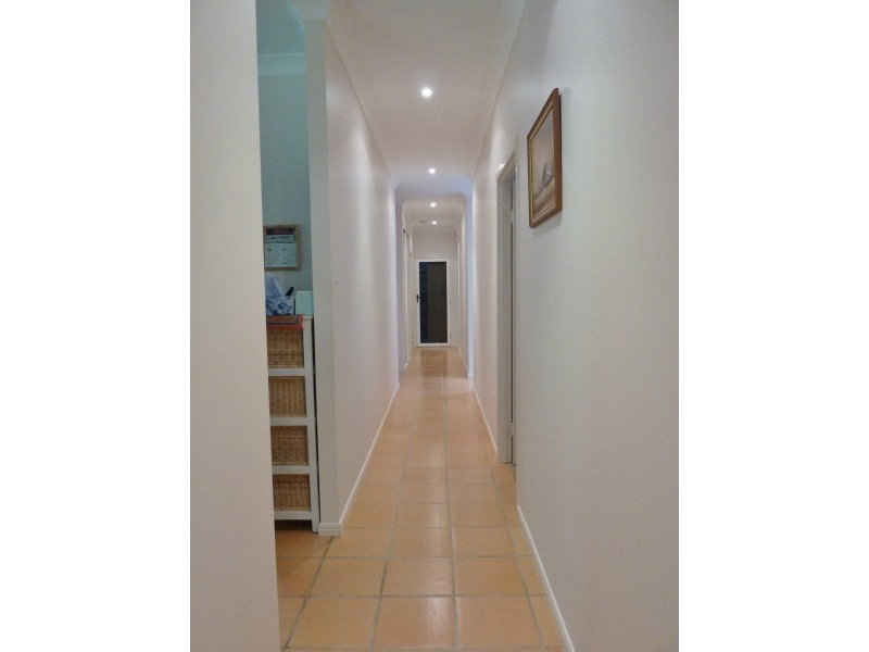 9 Montrose Cl, Point Vernon QLD 4655