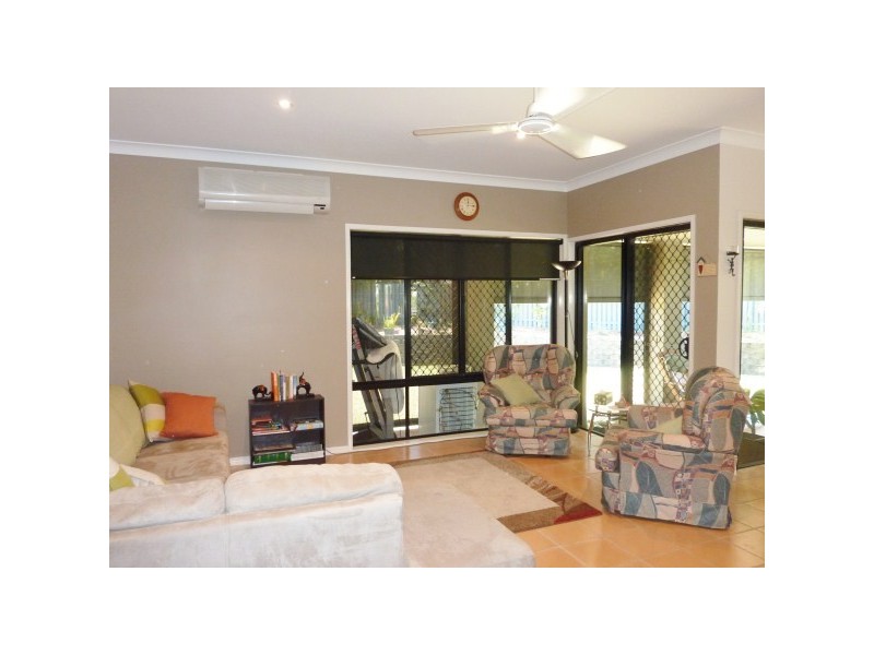 9 Montrose Cl, Point Vernon QLD 4655