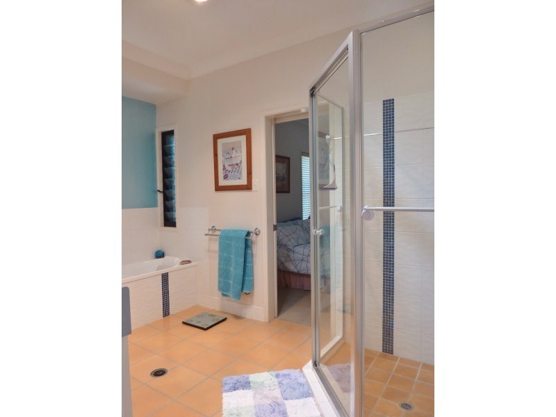 9 Montrose Cl, Point Vernon QLD 4655