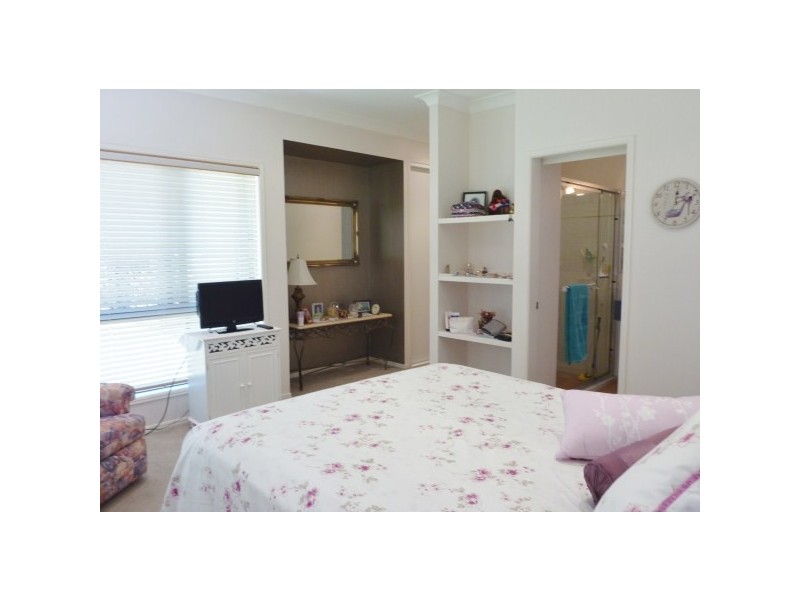 9 Montrose Cl, Point Vernon QLD 4655